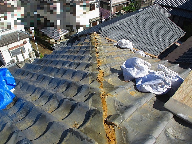 明石市の瓦屋根の既存棟解体